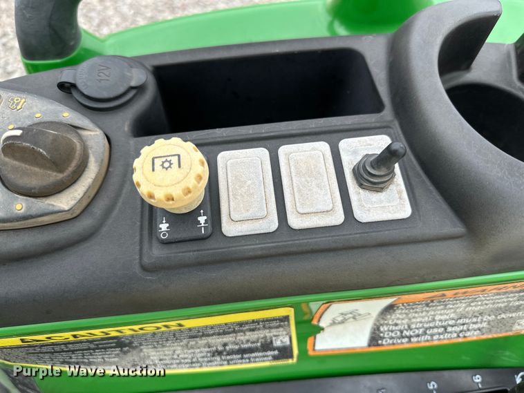 image for item DG4295 2018 John Deere 3046R MFWD tractor