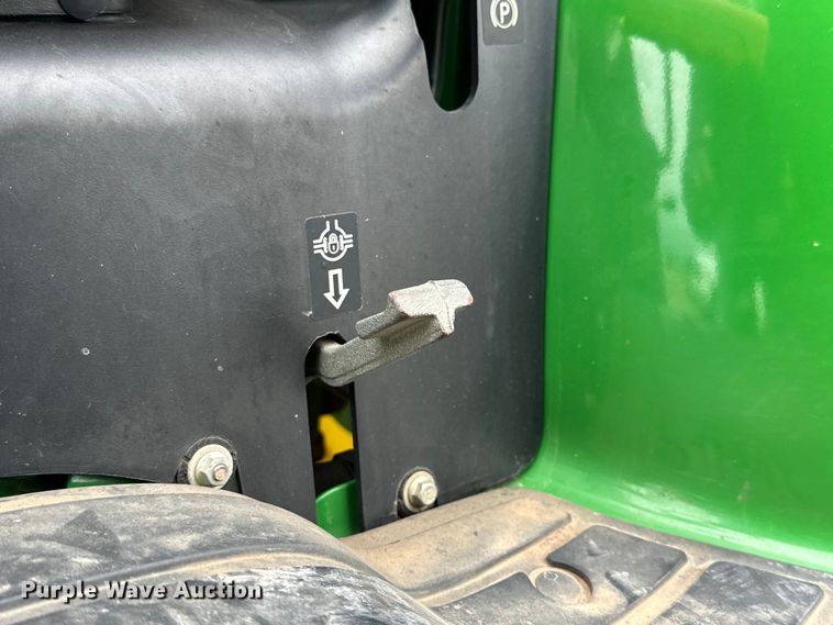 image for item DG4295 2018 John Deere 3046R MFWD tractor