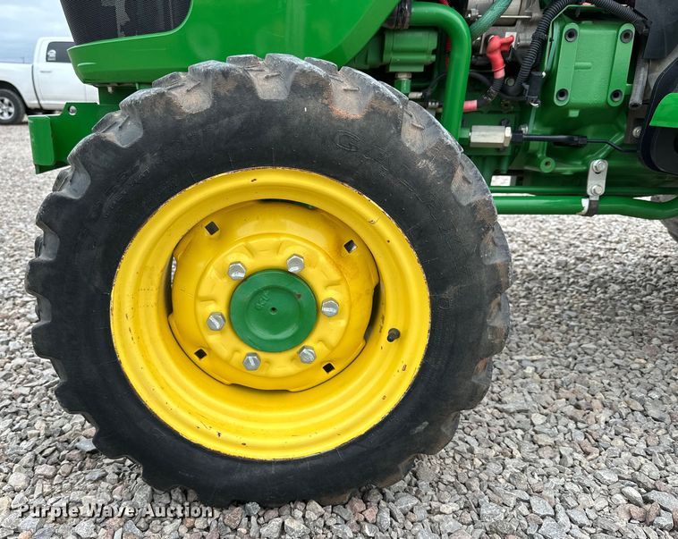 image for item DG4295 2018 John Deere 3046R MFWD tractor