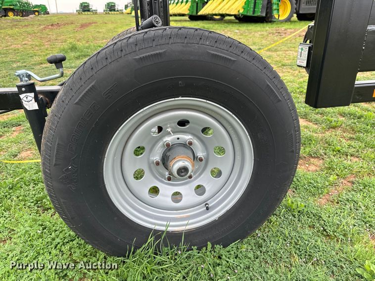 image for item DG4304 Hidden Valley HT30 header trailer