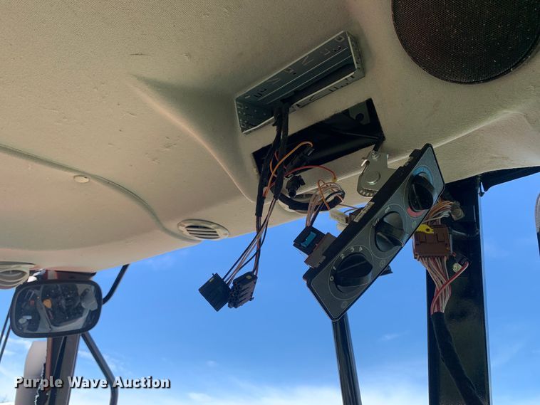 image for item DM7774 2022 Massey Ferguson  5710 Dyna-4 MFWD tractor