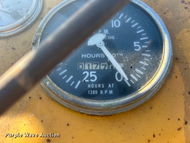 image for item DN0721 1967 Massey Ferguson 2135 tractor