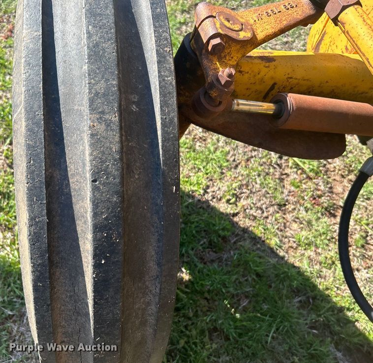 image for item DN0721 1967 Massey Ferguson 2135 tractor