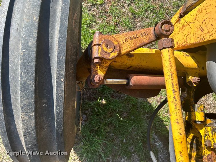 image for item DN0721 1967 Massey Ferguson 2135 tractor