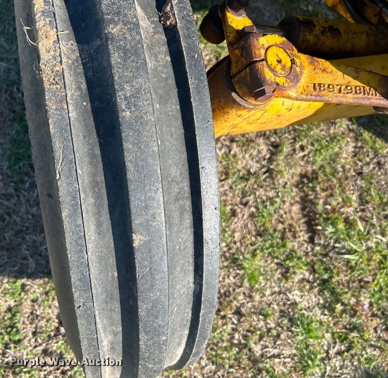 image for item DN0721 1967 Massey Ferguson 2135 tractor