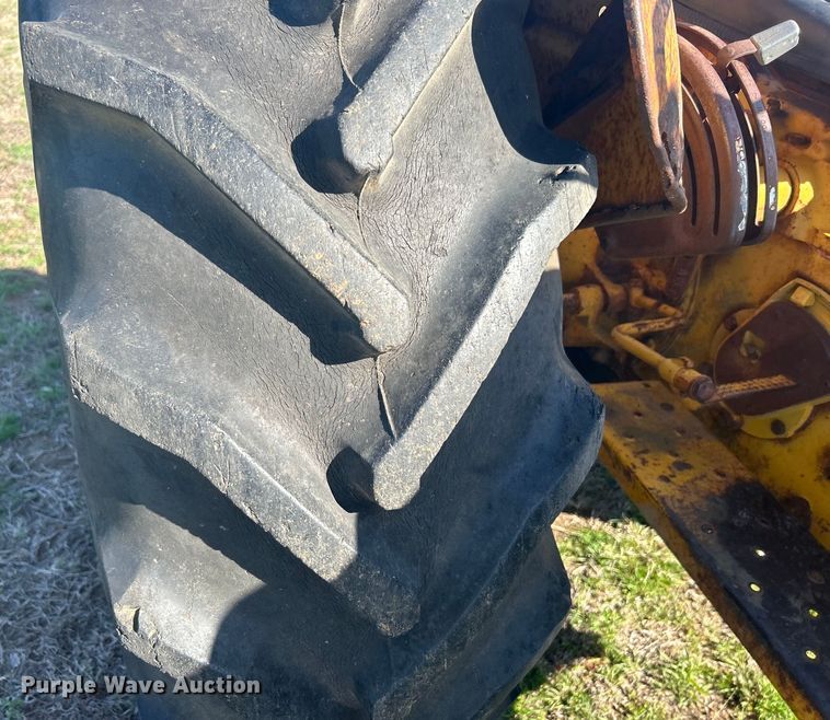 image for item DN0721 1967 Massey Ferguson 2135 tractor