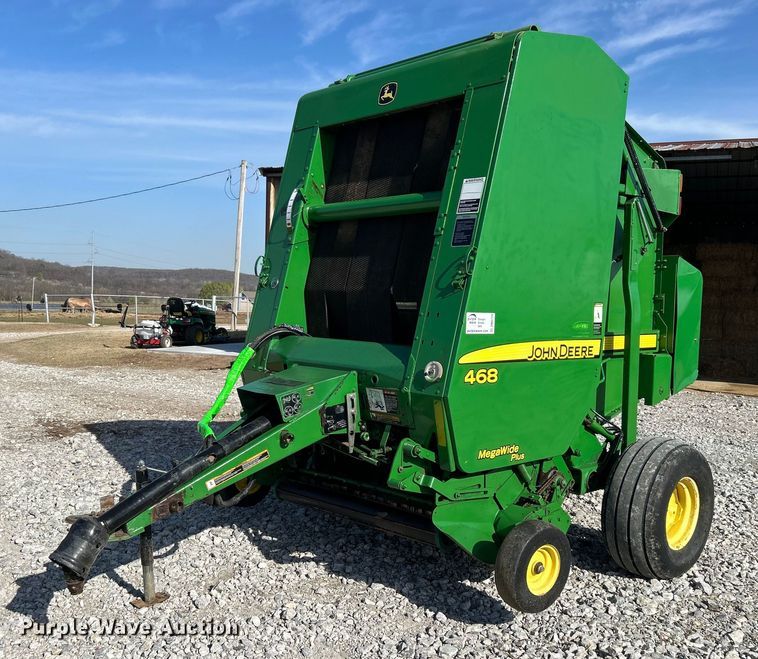 image for item DN0729 2008 John Deere 468 round baler