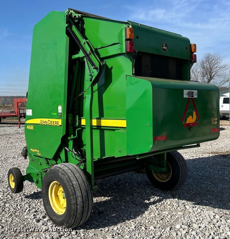 image for item DN0729 2008 John Deere 468 round baler