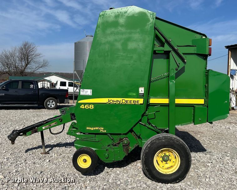 image for item DN0729 2008 John Deere 468 round baler