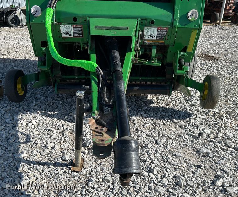 image for item DN0729 2008 John Deere 468 round baler