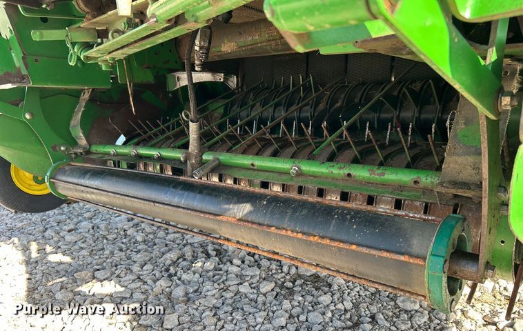 image for item DN0729 2008 John Deere 468 round baler