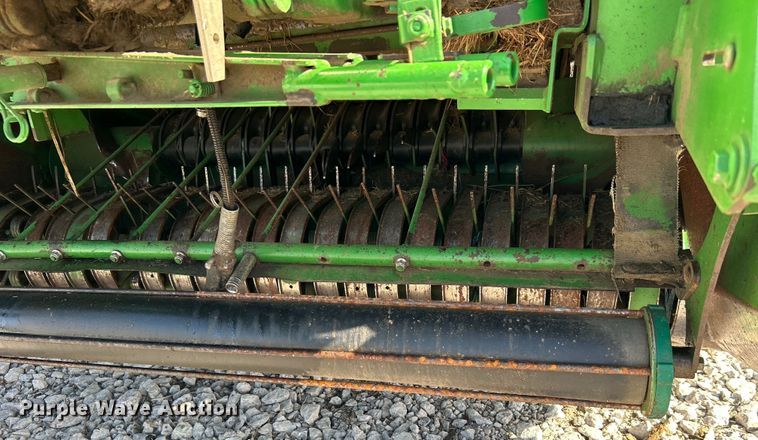image for item DN0729 2008 John Deere 468 round baler