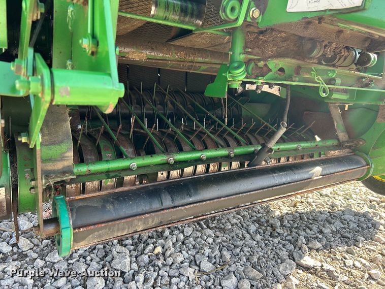 image for item DN0729 2008 John Deere 468 round baler