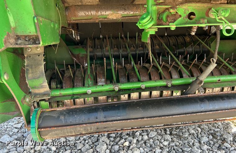 image for item DN0729 2008 John Deere 468 round baler