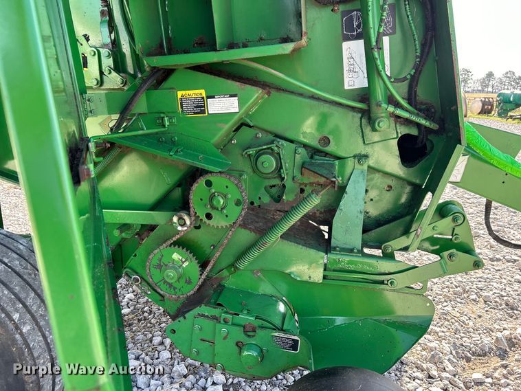 image for item DN0729 2008 John Deere 468 round baler