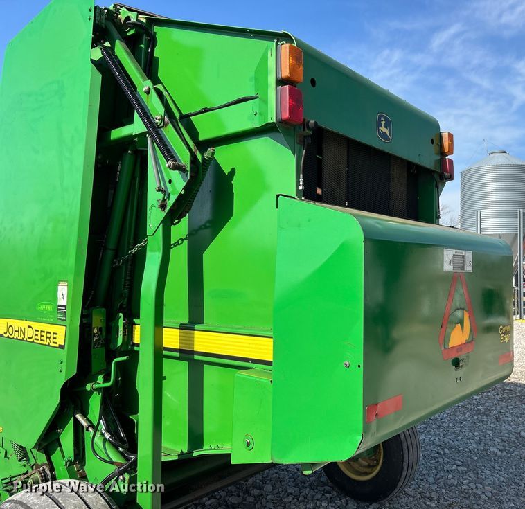 image for item DN0729 2008 John Deere 468 round baler