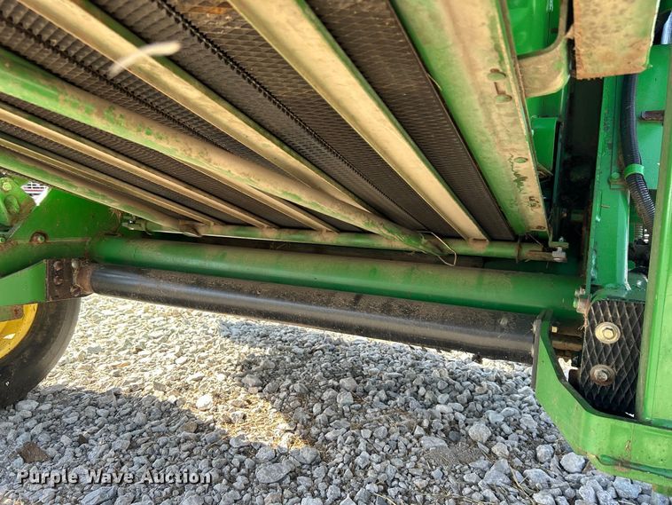 image for item DN0729 2008 John Deere 468 round baler