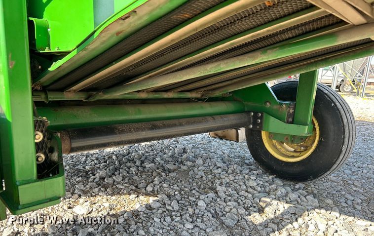 image for item DN0729 2008 John Deere 468 round baler