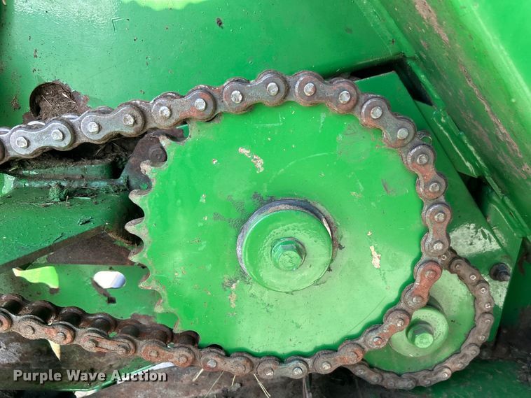 image for item DN0729 2008 John Deere 468 round baler