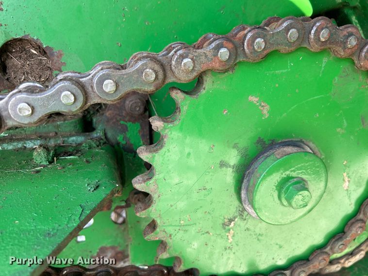 image for item DN0729 2008 John Deere 468 round baler