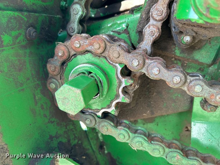 image for item DN0729 2008 John Deere 468 round baler