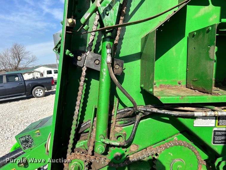 image for item DN0729 2008 John Deere 468 round baler