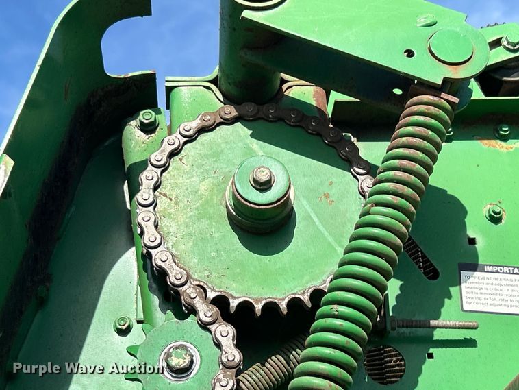 image for item DN0729 2008 John Deere 468 round baler