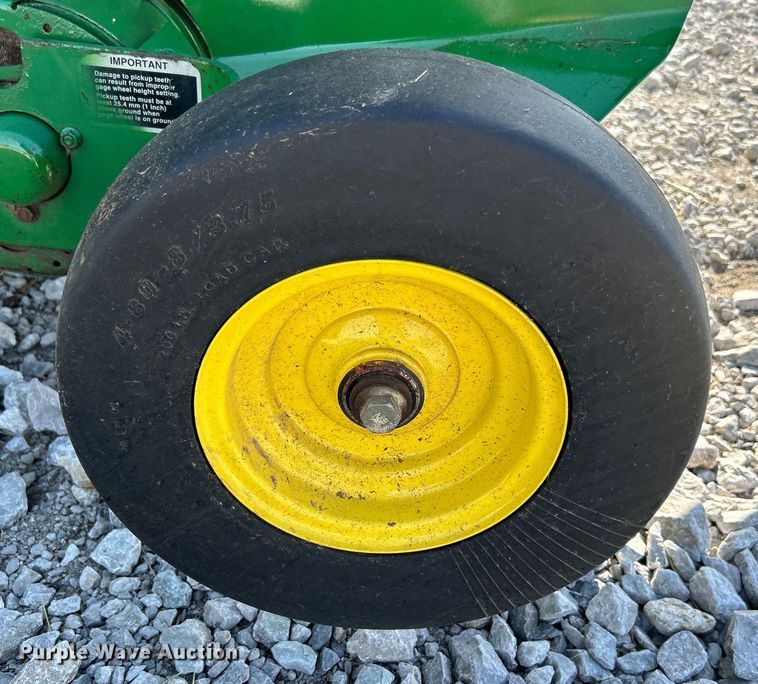 image for item DN0729 2008 John Deere 468 round baler