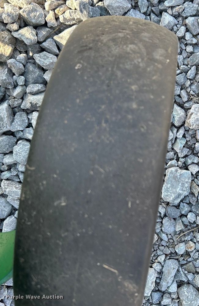 image for item DN0729 2008 John Deere 468 round baler