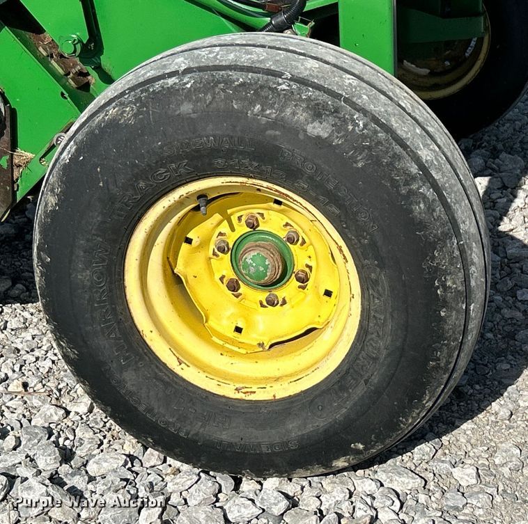 image for item DN0729 2008 John Deere 468 round baler