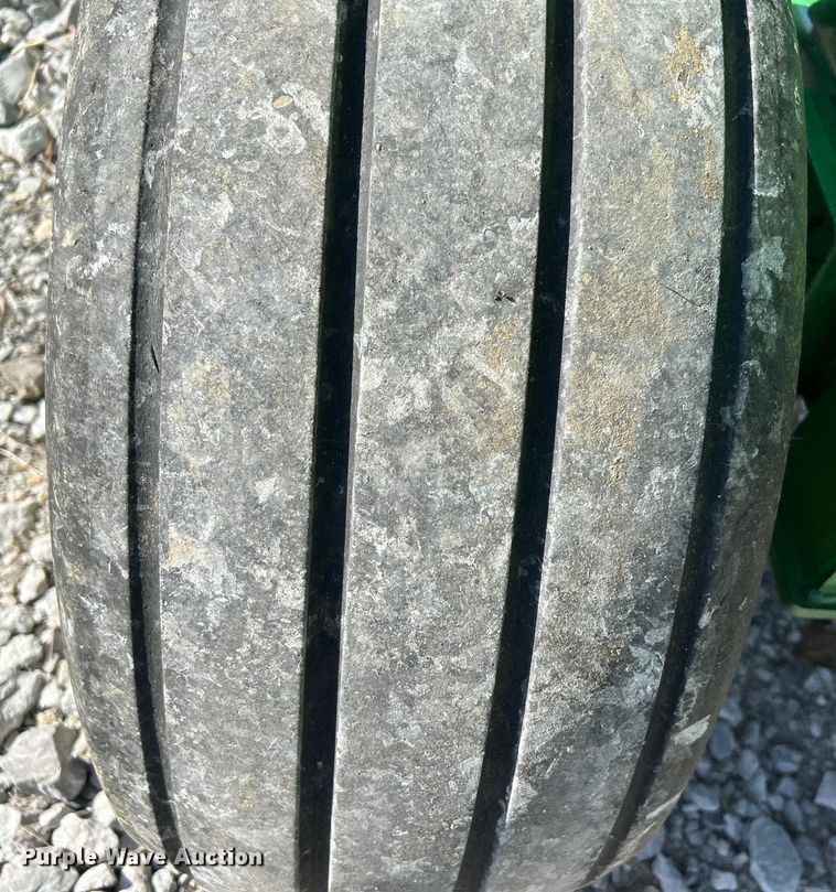 image for item DN0729 2008 John Deere 468 round baler