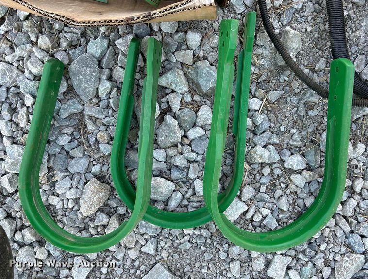 image for item DN0729 2008 John Deere 468 round baler