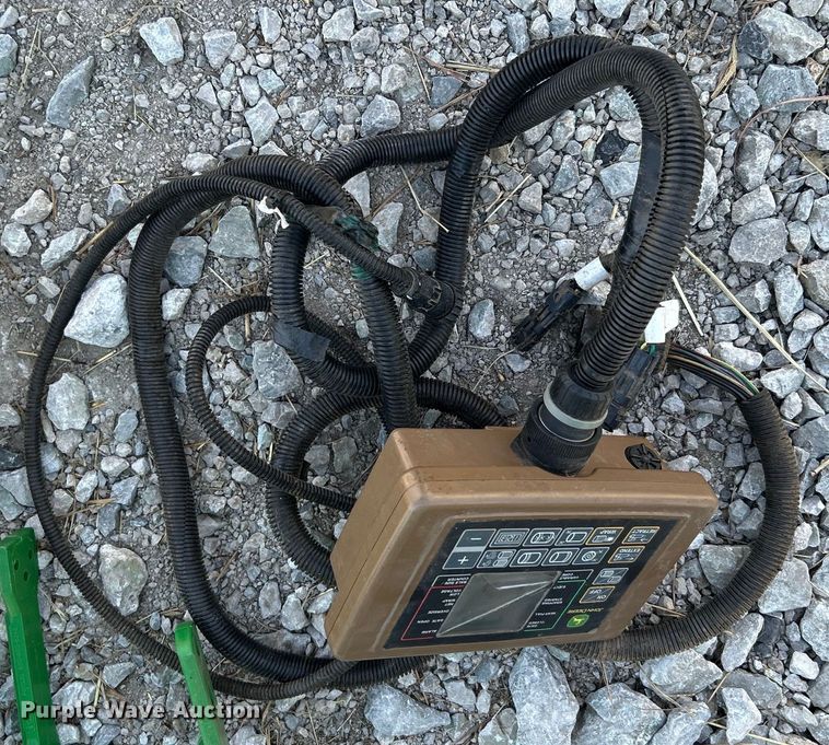 image for item DN0729 2008 John Deere 468 round baler