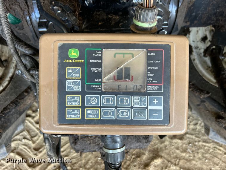 image for item DN0729 2008 John Deere 468 round baler