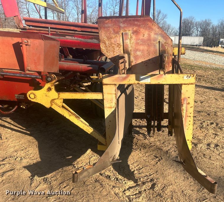 image for item DO1038 New Holland 1046 hay monster