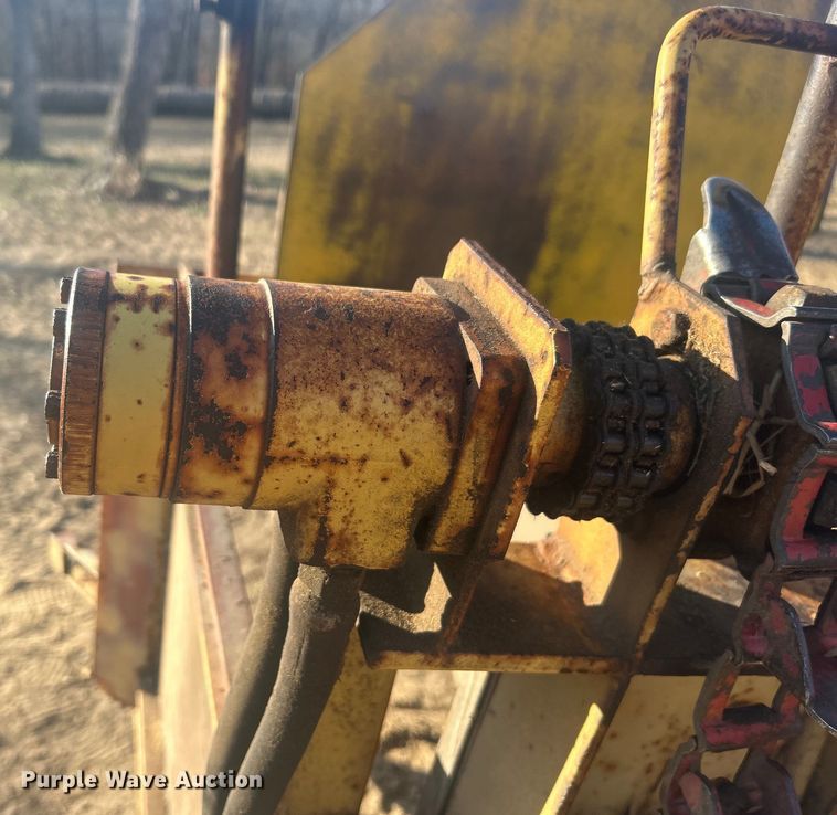 image for item DO1038 New Holland 1046 hay monster