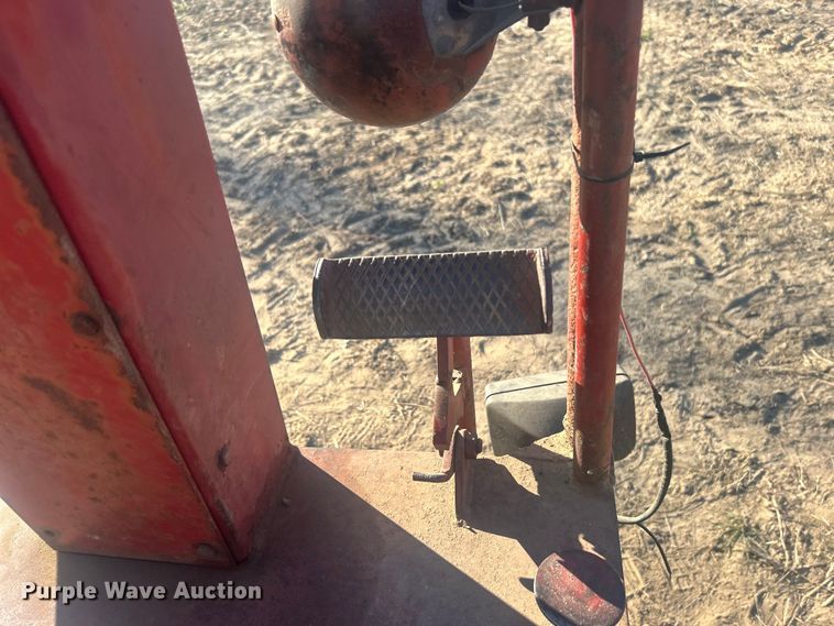 image for item DO1038 New Holland 1046 hay monster