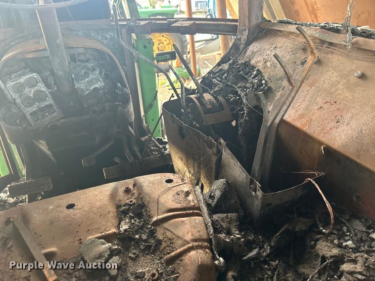 image for item DO1043 1983 John Deere 4450 tractor