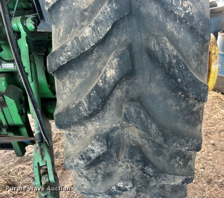 image for item DO1043 1983 John Deere 4450 tractor