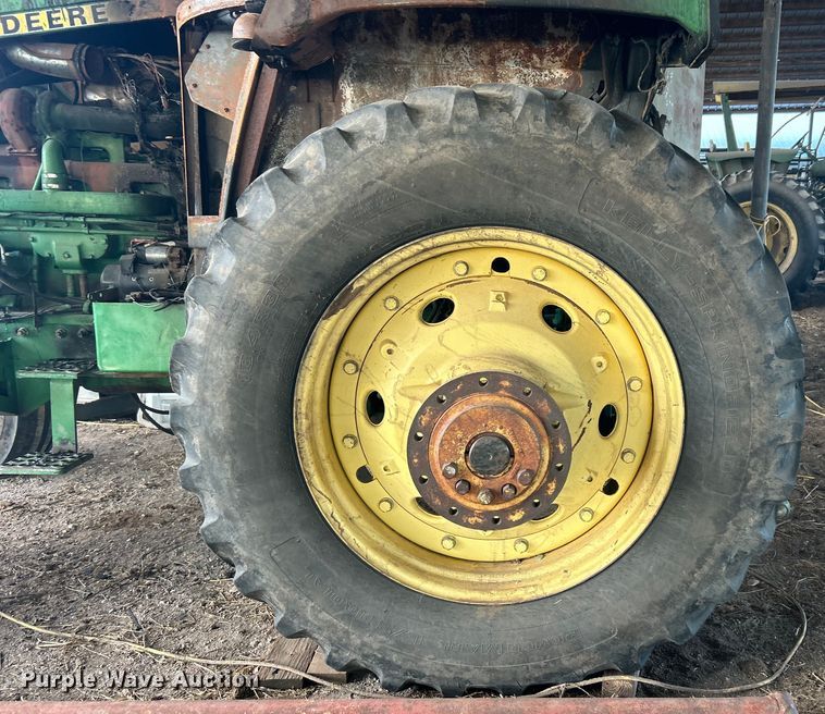 image for item DO1043 1983 John Deere 4450 tractor