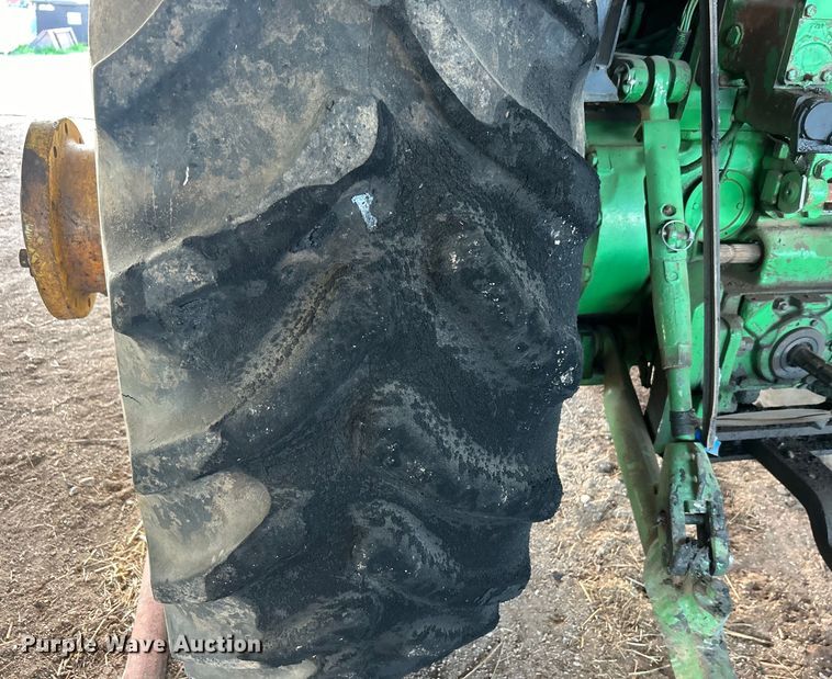 image for item DO1043 1983 John Deere 4450 tractor