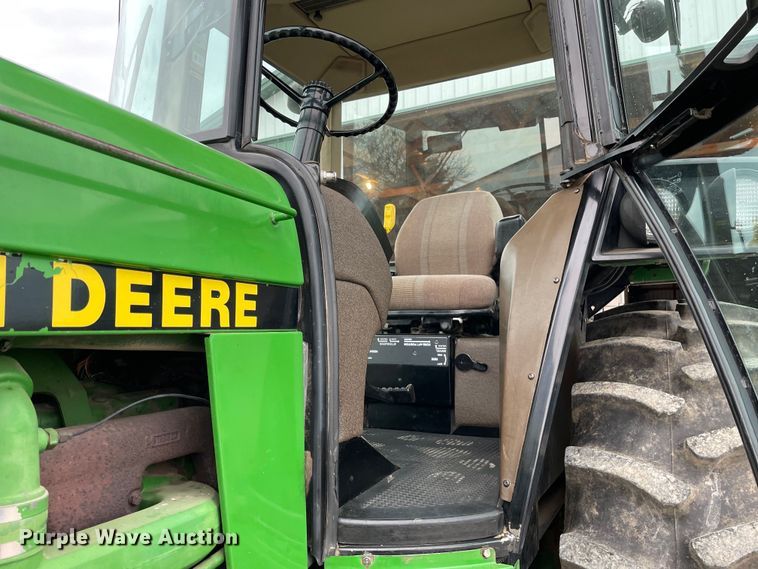 image for item DP0291 1990 John Deere  4455 tractor