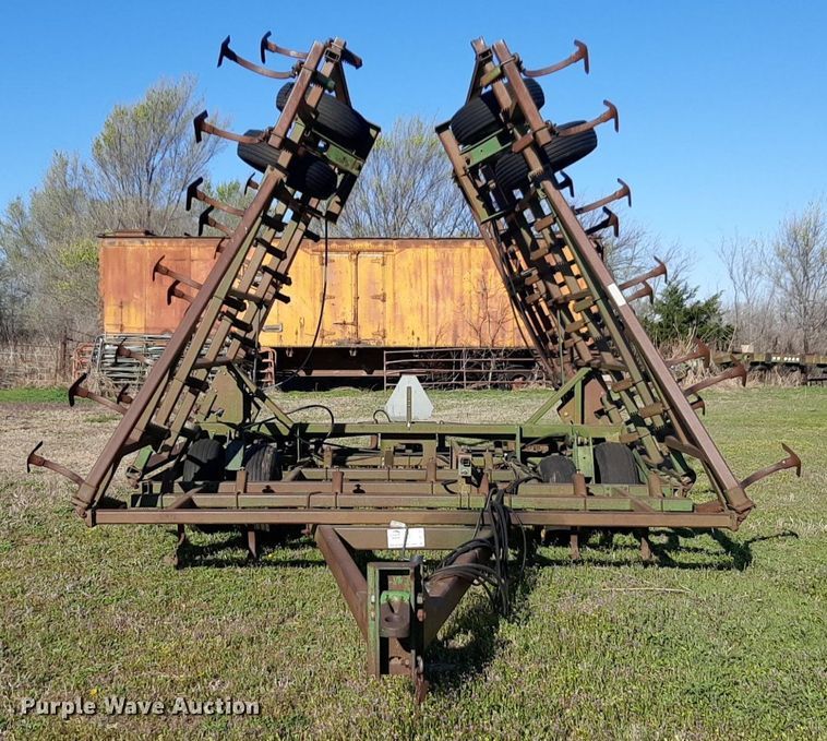 image for item DP2723 John Deere 960 field cultivator