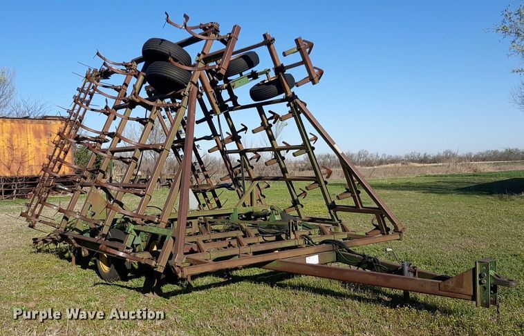 image for item DP2723 John Deere 960 field cultivator