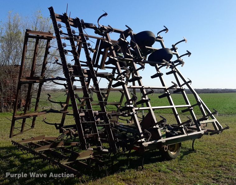 image for item DP2723 John Deere 960 field cultivator