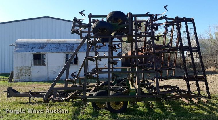 image for item DP2723 John Deere 960 field cultivator