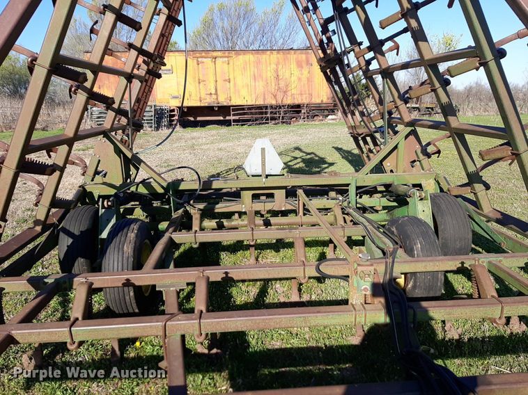 image for item DP2723 John Deere 960 field cultivator