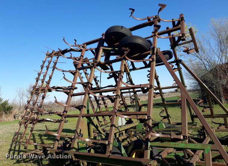 image for item DP2723 John Deere 960 field cultivator