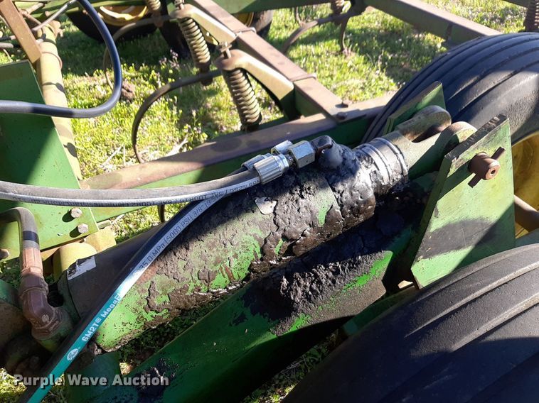 image for item DP2723 John Deere 960 field cultivator