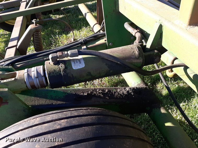 image for item DP2723 John Deere 960 field cultivator